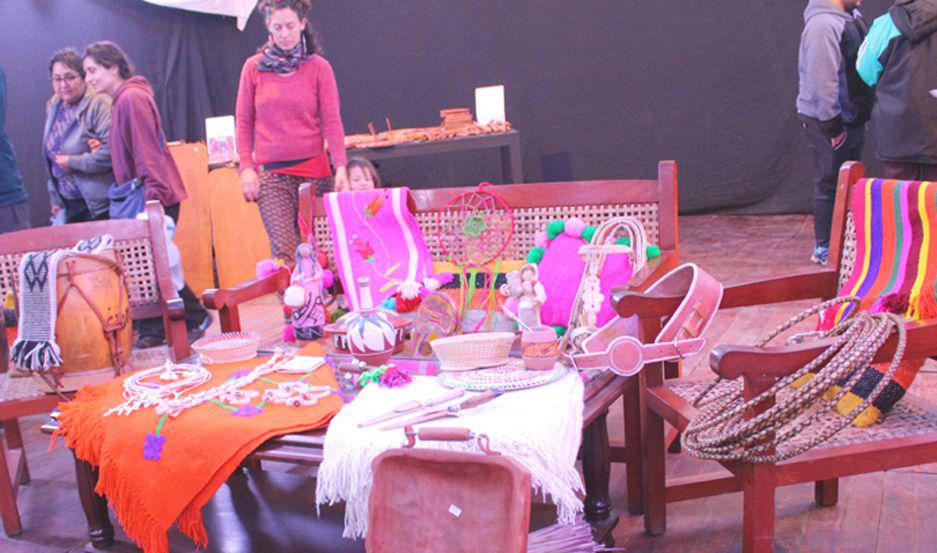 Importante presencia de artesanos en la carpa de Cultura en la Feria