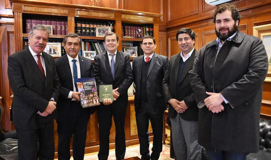 El funcionario de la vecina provincia realizó una visita protocolar al gobernador de Santiago del Estero