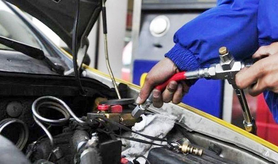 Controlaraacuten a maacutes de 19 mil rodados con GNC en Santiago con coacutedigo QR