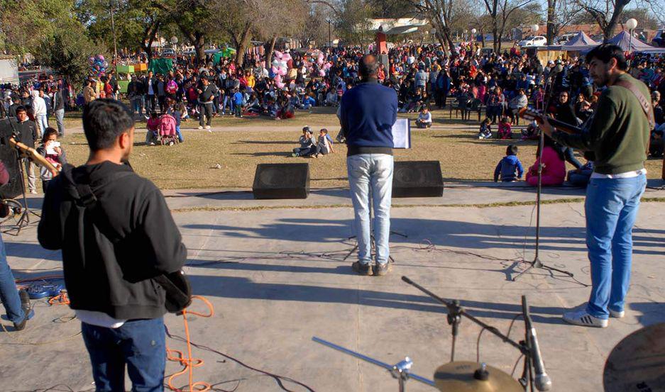 Multitudinario festejo por los 135 antildeos de Loreto