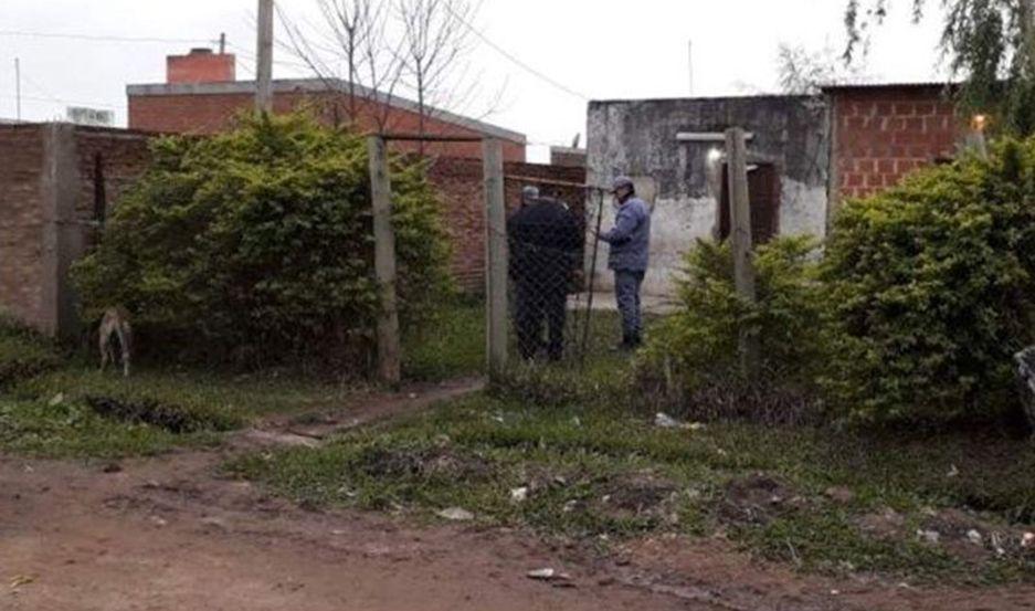 Un policiacutea asesinoacute a su esposa baleoacute al amante y se suicidoacute