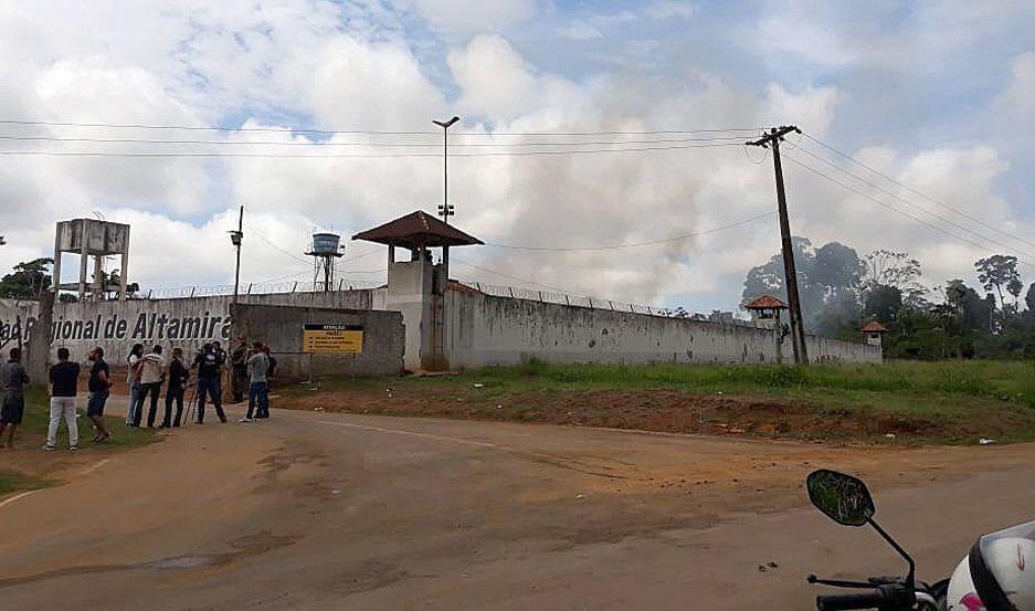 Al menos 52 muertos por pelea de bandas en una caacutercel de Brasil