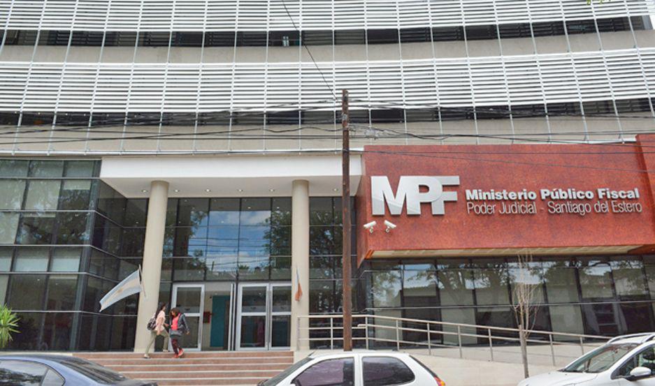 Alumna de un colegio ceacutentrico llevoacute una pistola 9 mm a clases