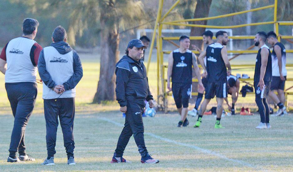 Coleoni y su cuerpo teacutecnico analizaron en vivo al rival