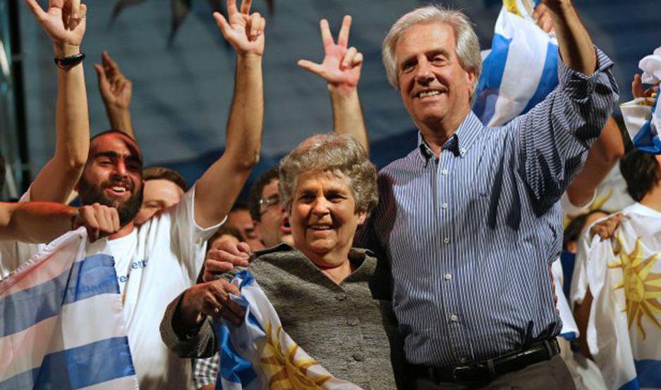 Murioacute la esposa del presidente uruguayo Tabareacute Vaacutezquez