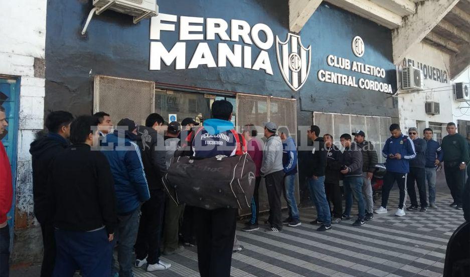 Furor por el debut del Ferro en el Alfredo Terrera- los hinchas esperan por una entrada