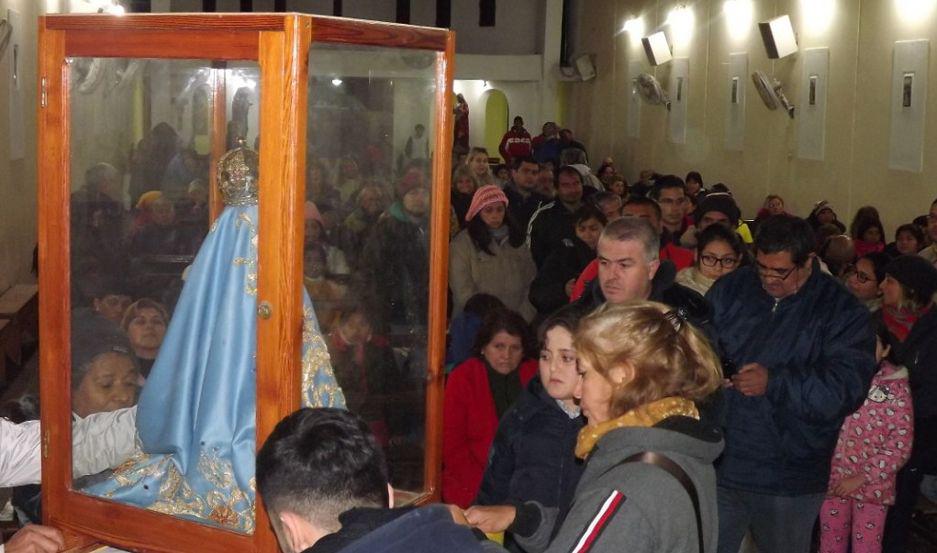 La imagen peregrina de la Virgen del Valle de Catamarca recorre la ciudad de Fernaacutendez