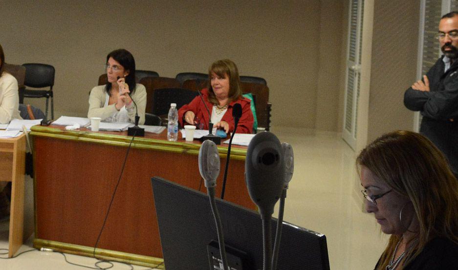 Fracturaron a golpes a su hija de 6 meses y la haciacutean dormir con los chanchos