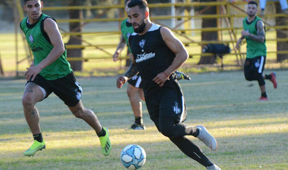 La praacutectica de hoy seraacute a puertas cerradas y Coleoni pararaacute el equipo para el saacutebado