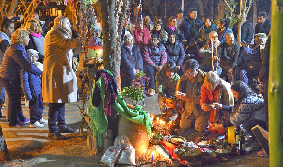 VIDEO  La Pachamama tuvo su ancestral homenaje de cada 1 de agosto en el Patio del ldquoIndiordquo Froilaacuten