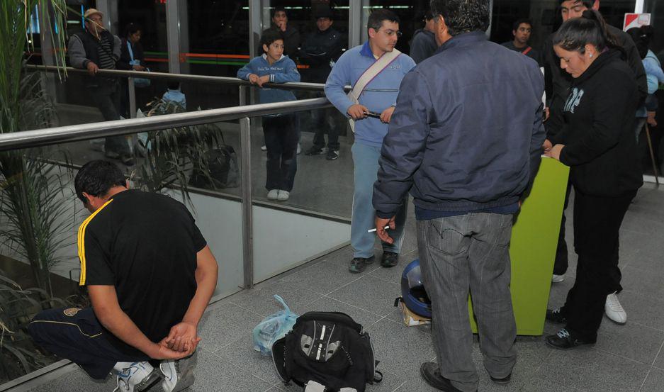 Le roboacute 30000 a su jefe y fue detenido en la terminal