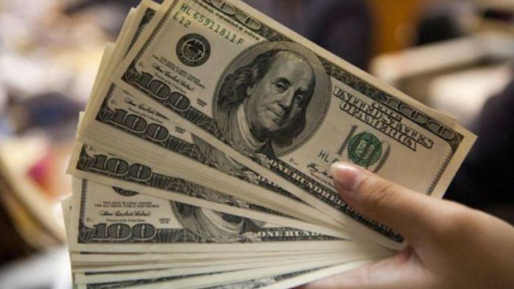 Devaluacioacuten China impacta en el mundo y sube el doacutelar