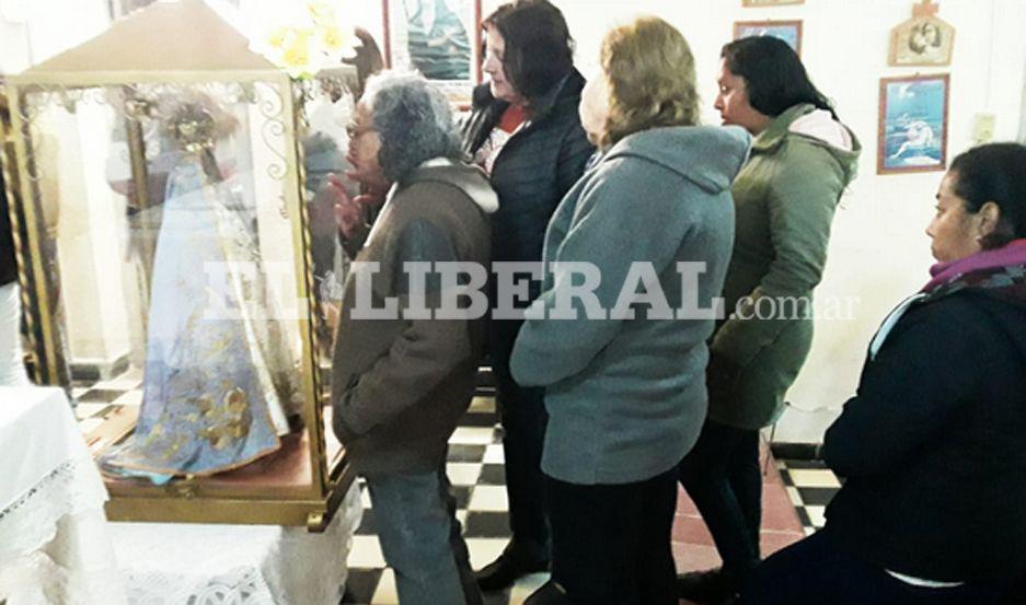 La imagen peregrina de la Virgen del Valle de Catamarca visitó la parroquia de Tintina Moreno Fotos gentileza Leo Santilln