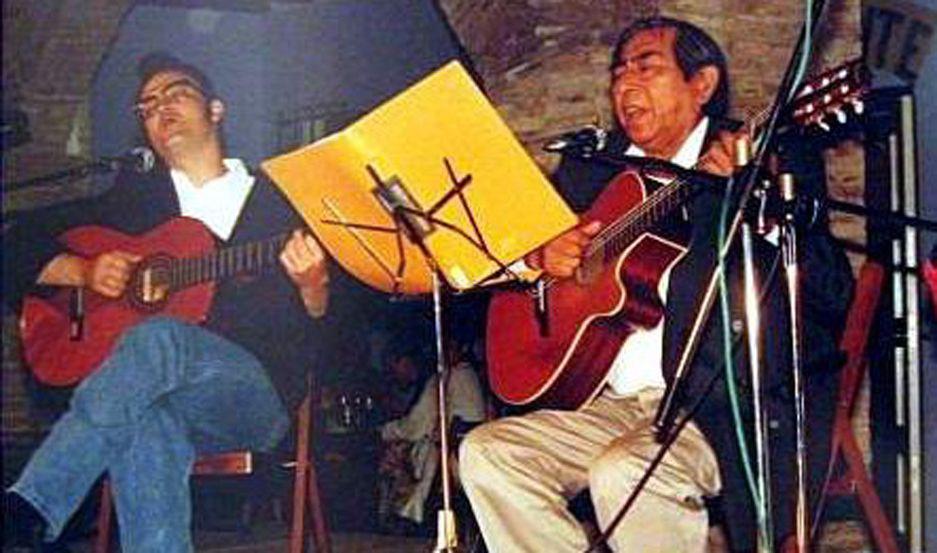 El roquero espantildeol que se hizo folclorista iraacute al cine