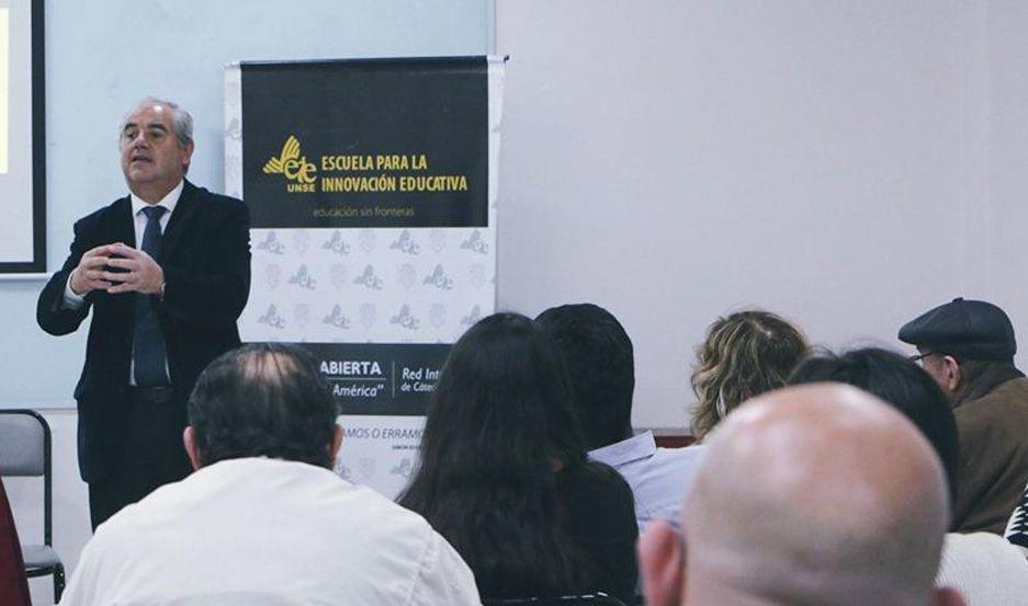 Investigador brindoacute una conferencia sobre Joseacute Artigas