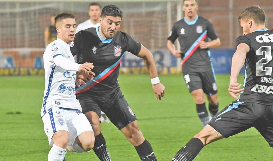 Arsenal sorprendioacute a Godoy Cruz y se subioacute a la cima de la Superliga