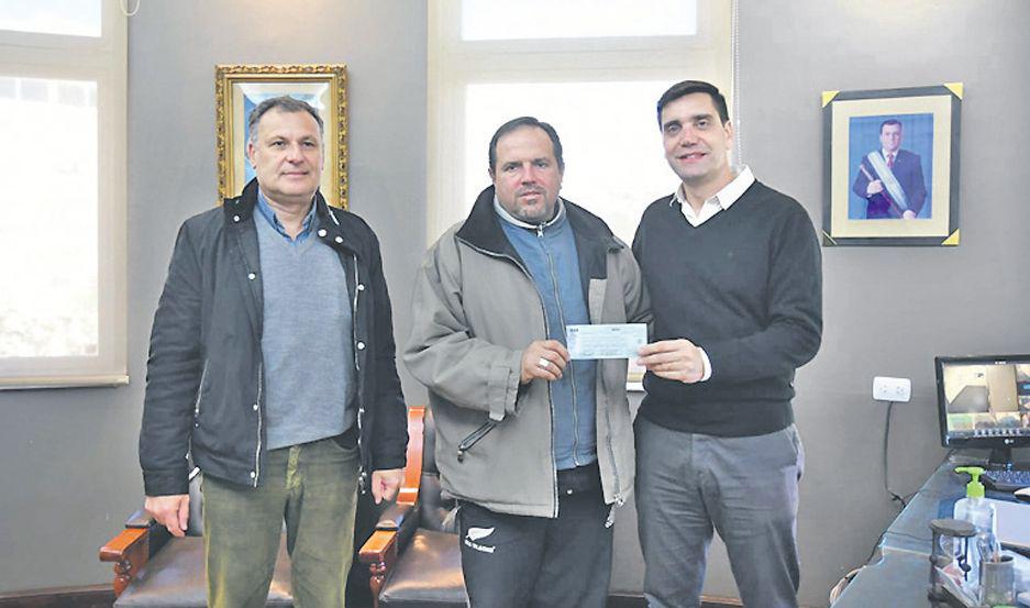 Entregan subsidio a la Liga Termense de Fuacutetbol