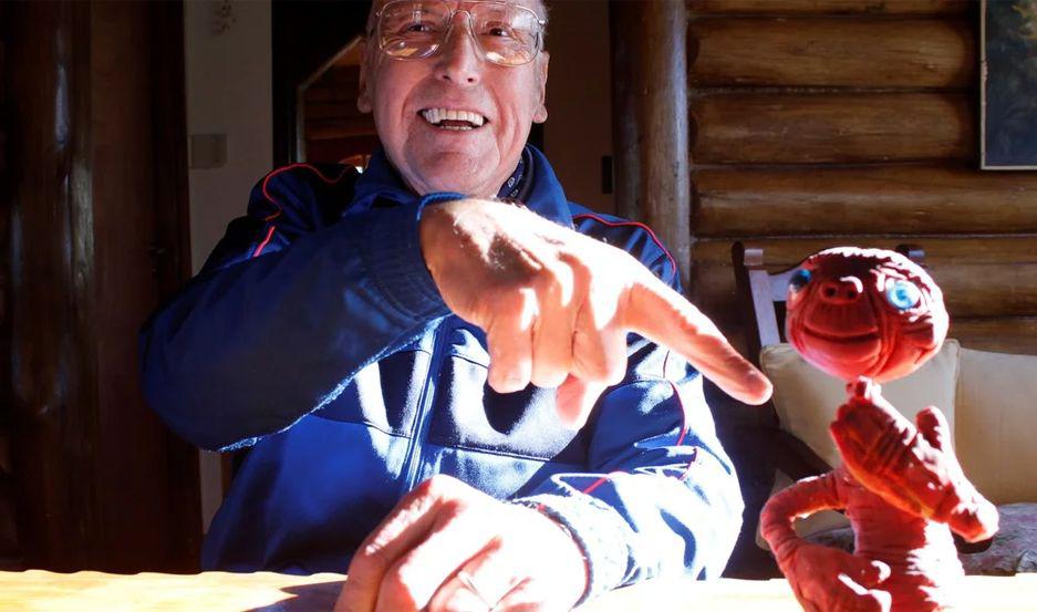 A los 90 antildeos fallecioacute el ufoacutelogo Fabio Zerpa