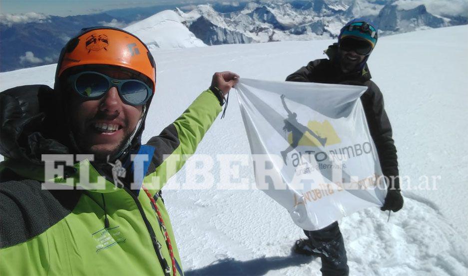 El friense Yemil Sarmiento hizo cumbre en el macizo nevado Huascarn Sur
