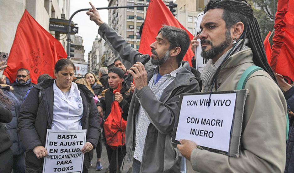 Organizaciones se movilizaron por faltante de medicamentos de VIH pero desde Salud lo niegan
