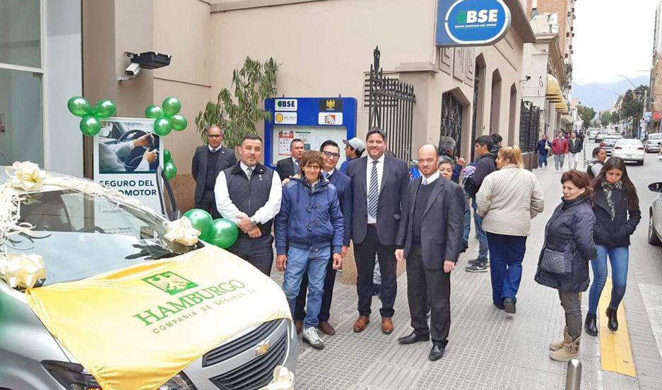Hamburgo Cia de Seguros entregoacute un 0km en Catamarca