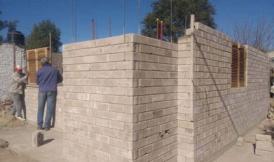 Construyen la primera vivienda social ecoloacutegica del departamento Guasayaacuten