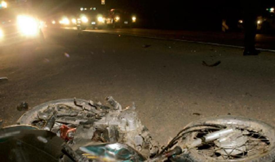 Murioacute la joven que se conduciacutea en moto junto al menor que chocoacute a un camioacuten