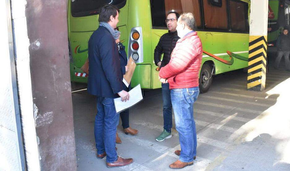 Empresas de colectivos soacutelo deberaacuten exigir una renovacioacuten anual de los pases escolares