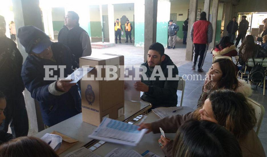 En Colonia Dora son dos los establecimientos habilitados para el sufragio de alrededor de 6000 votantes en 16 mesas
