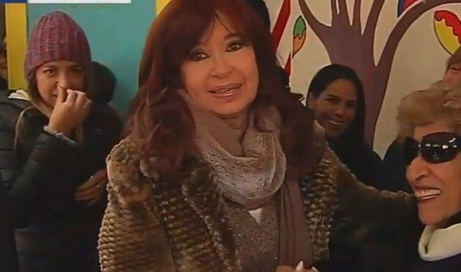 Cristina votoacute en Riacuteo Gallegos y se fue sin realizar declaraciones