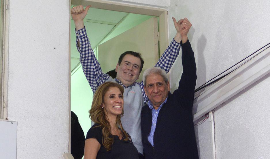Zamora logroacute un contundente triunfo con el Frente Ciacutevico que obtuvo el 75-en-porciento- de los votos