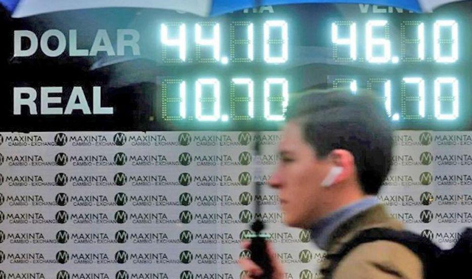 Para economistas el resultado de las Paso tendraacute efecto en el doacutelar y en el riesgo paiacutes