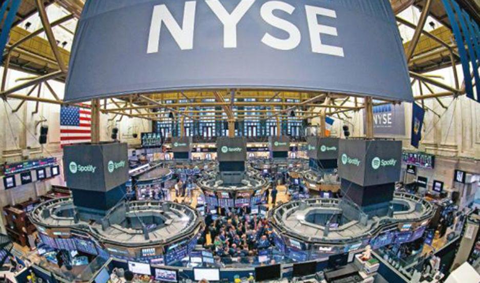 Primera reaccioacuten de los mercados- bonos en baja y acciones con caiacutedas de hasta 35-en-porciento- en la cotizacioacuten previa a la apertura