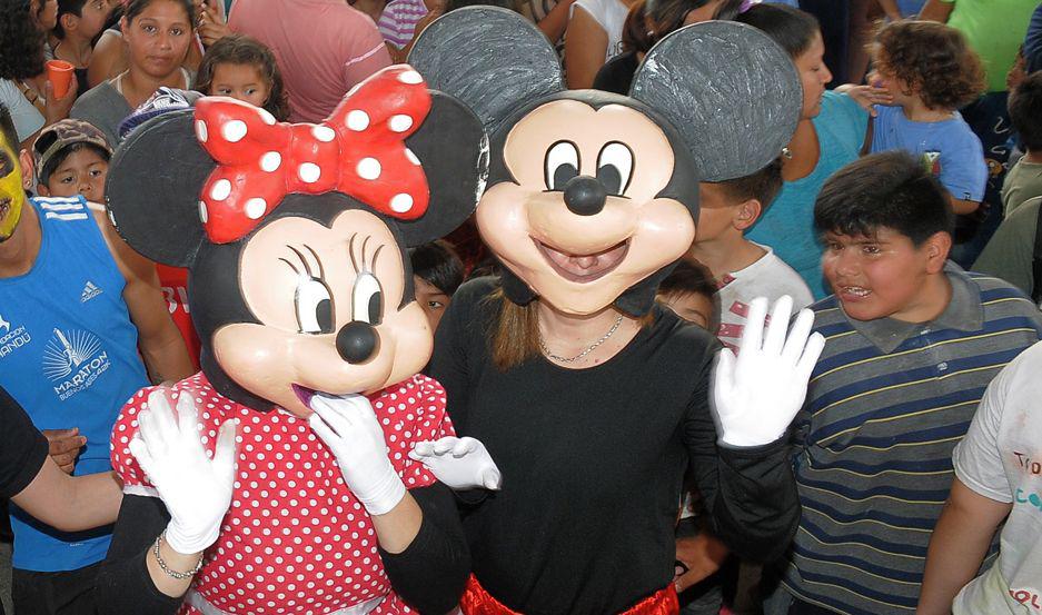 Instituciones del medio iniciaron los festejos por el Diacutea del Nintildeo