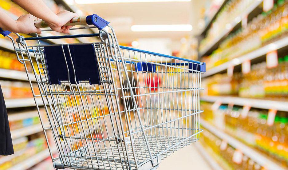 El doacutelar se dispara y se teme gran suba de precios en los alimentos