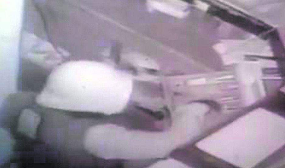 Atraparon a un ladroacuten que roboacute en un conocido bar- se gastoacute los 30000 del botiacuten