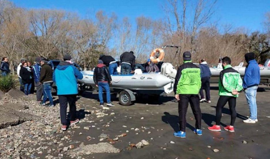 Hallaron en el Riacuteo de la Plata a uno de los pescadores desaparecidos