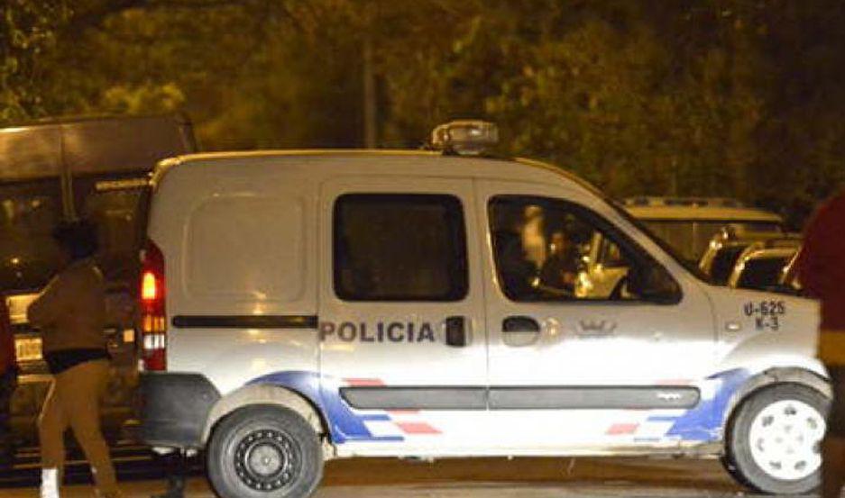 Tres encapuchados asaltan a familia huyen con 200000 y joyas