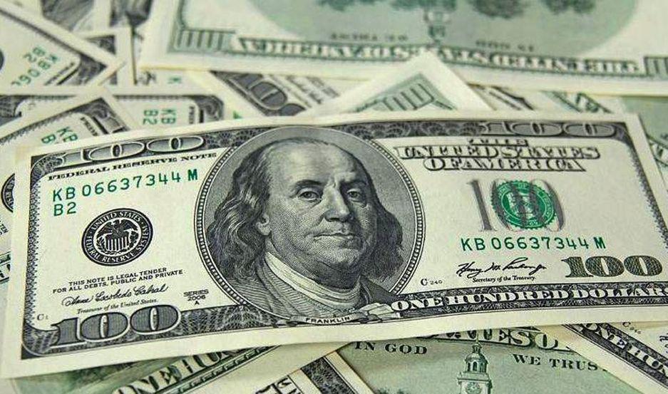 El doacutelar retrocede y se vende por debajo de los 60