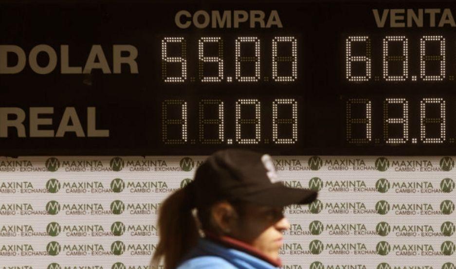 La entidad emitió una circular en la que informa a las entidades que a partir del 20 de agosto debern reducir al 5-en-porciento- de su patrimonio su posición en moneda extranjera