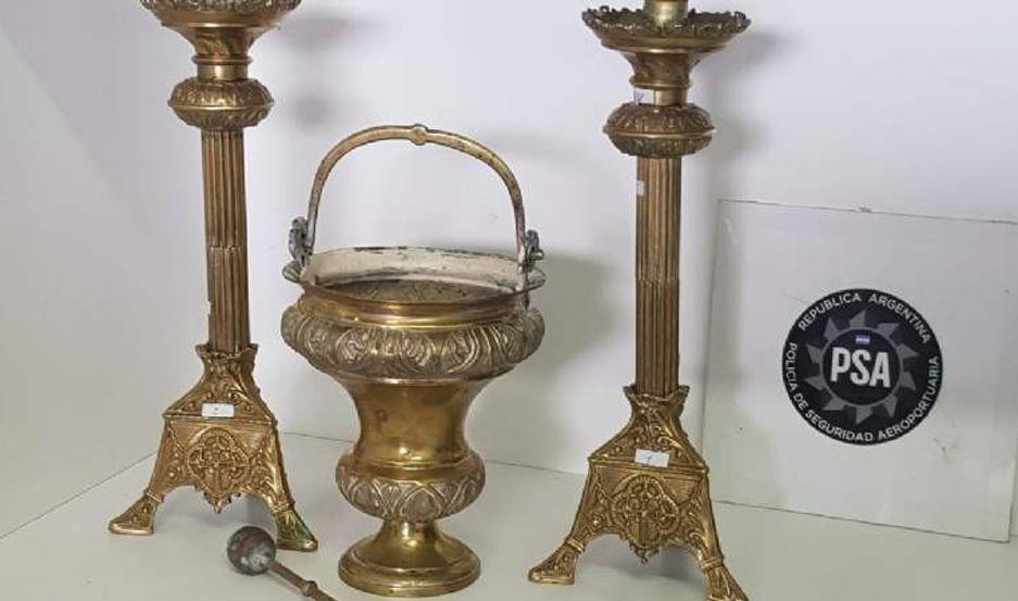 Secuestraron artiacuteculos religiosos que datariacutean del siglo XIX en el aeropuerto de Santiago