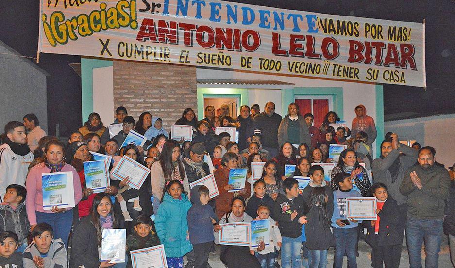 Inauguraron viviendas sociales amuebladas en Villa Ojo de Agua