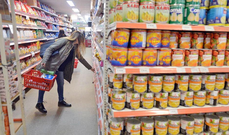 Hay dudas en los negocios  por la quita del IVA mientras siguen los aumentos de precios