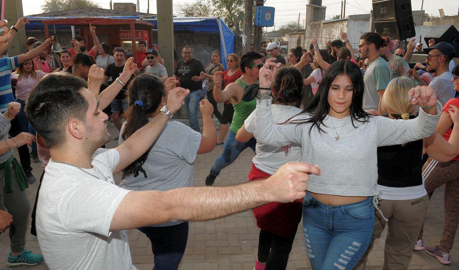 Miles de turistas con el corazoacuten contento en la Fiesta de la Abuela Mariacutea Luisa Paz de Carabajal