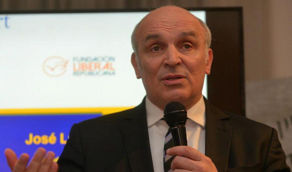 El mundo econoacutemico-poliacutetico elogioacute al nuevo ministro