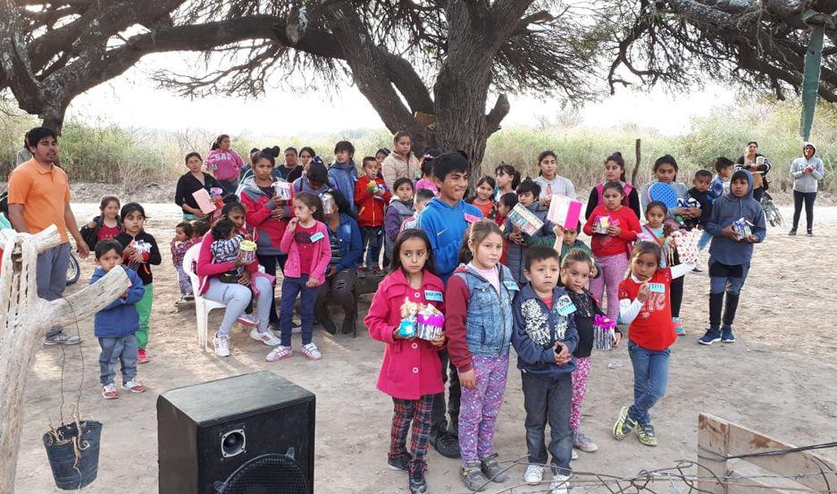 Vecinos dorenses festejaron en Diacutea del Nintildeo en el Paraje El 20 con actos solidarios y juegos