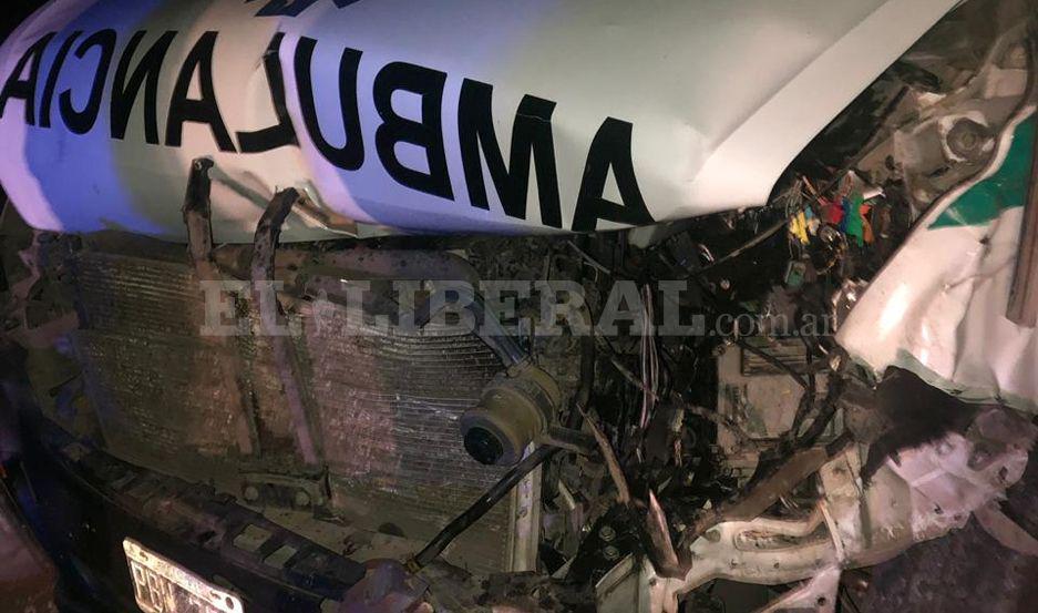 Ruta 9- Una ambulancia embistioacute a una vaca y el chofer resultoacute herido