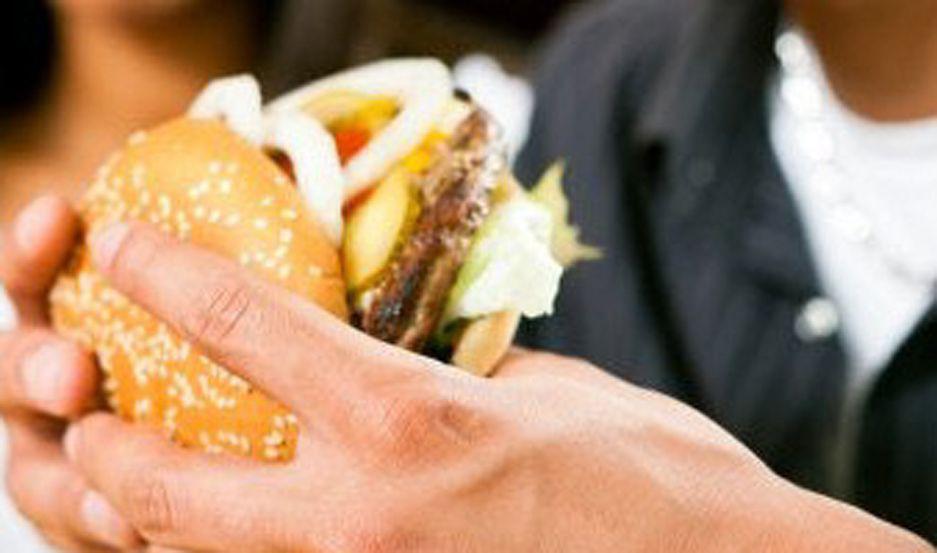 En el paiacutes 1 de cada 3 nintildeos y 6 de cada 10 adultos tienen una dieta de baja calidad