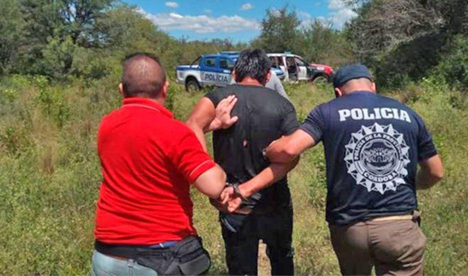 Docente proacutefugo por abusar y embarazar a una alumna cayoacute preso por juego clandestino