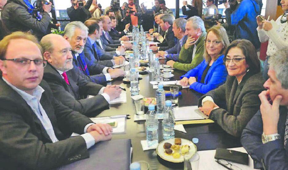 Evaluacutean ir a la Justicia contra medidas anunciadas por Macri